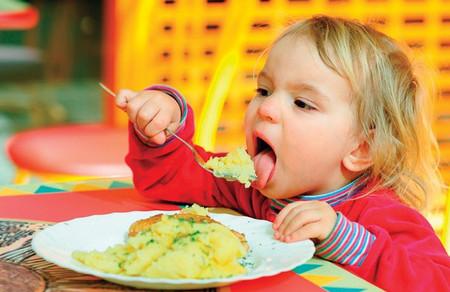影响宝宝健康的六大晚餐坏习惯 快看看你家有没有