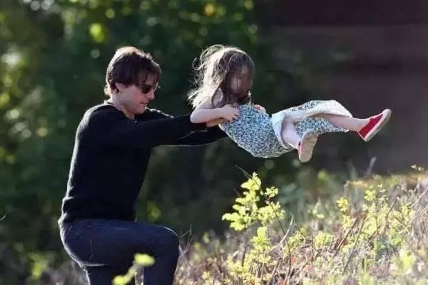 果然，长得好看的男人最后都变成了女儿奴！