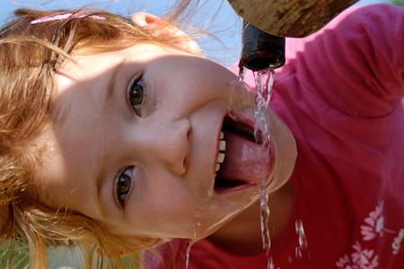 宝宝不爱喝水，10几种方法帮你搞定！