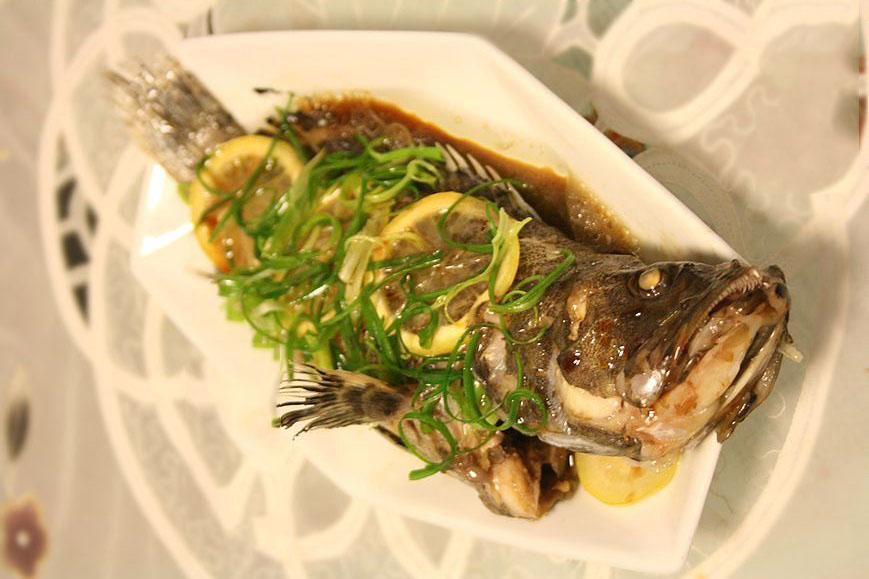 柠檬蒸石斑鱼
