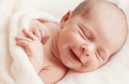 包个毯子可以让宝宝睡得更久，但也可能更危险！