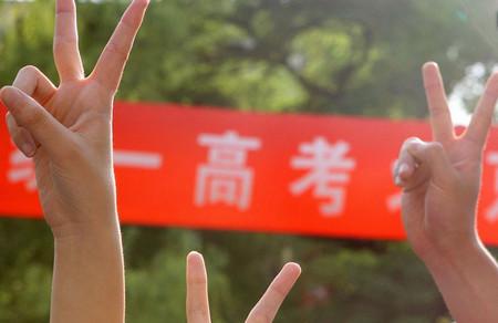 都说在魔都高考很容易，真相是我们已经拼了三十年！