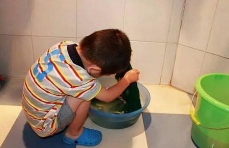 妈妈的肺腑之言：有了老二后才明白，孩子就得“糙“着养！