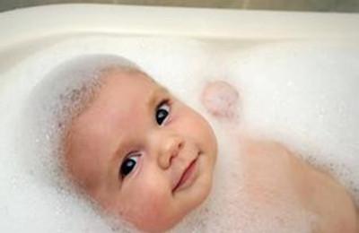 新生儿腹泻可以洗澡吗