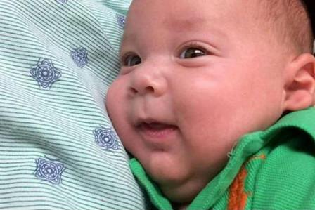 宝宝脸色发紫怎么回事？怎么办？