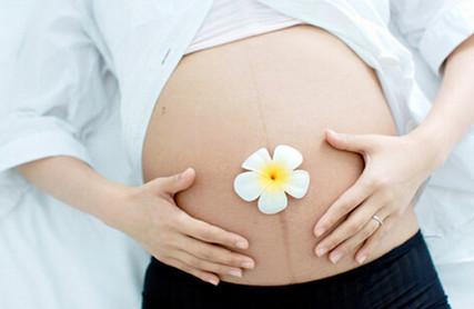 怀孕肚子变硬！怀孕宫缩当心引发早产