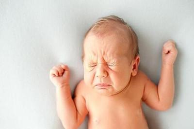 新生儿鼻塞打喷嚏怎么办