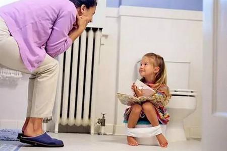 小女孩尿失禁4年，只因爸爸做了所有父亲可能都会做的事