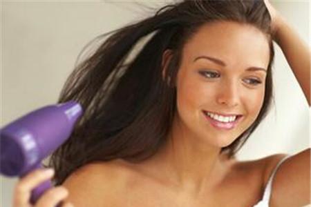 月子洗头能用吹风机吗