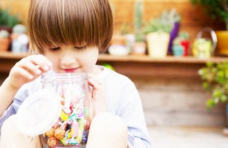 孩子吃糖多了好吗 控制食用量尽量少吃糖