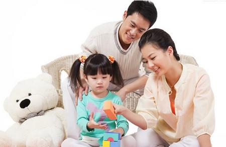 妈妈跟孩子玩闹突然黑脸,孩子的反应让人震惊!