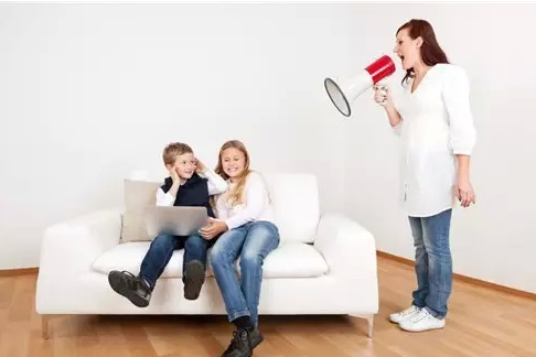 小孩子脾气倔怎么办