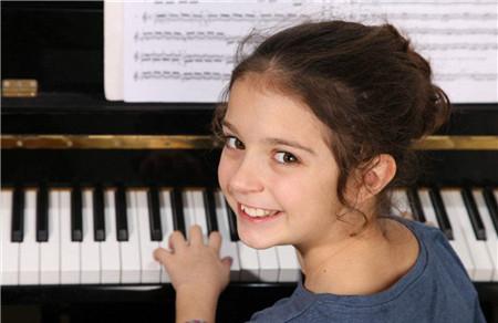 学钢琴需要天赋吗？几岁学比较合适？