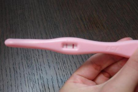 验孕棒测出一深一浅，到底是不是呢？