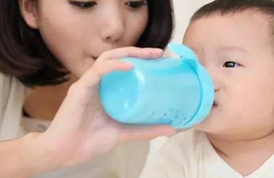 喂水，育儿中的超级误区，你是否也中招了？