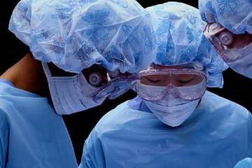 她们根本不能生孩子，却挺着大肚子来了！