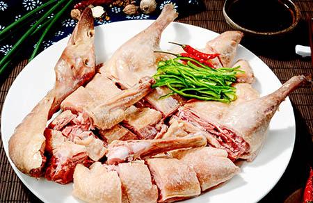 孩子被卷入电动车车轮下，爸爸的行为让人寒心