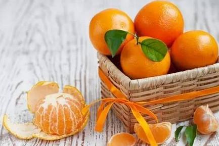 注意！孩子一定别空腹吃这些东西，可能很受伤