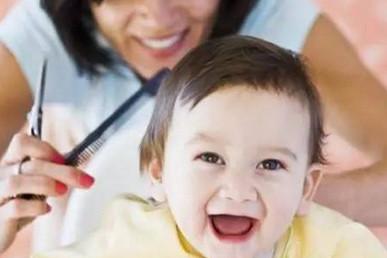 宝宝头发稀少，不断的剃头有用吗？妈妈们该走出这些误区了