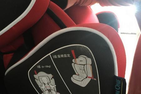 如何用安全带正确固定儿童安全座椅