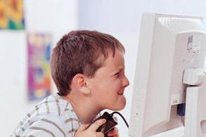 小孩子玩游戏的好处和坏处