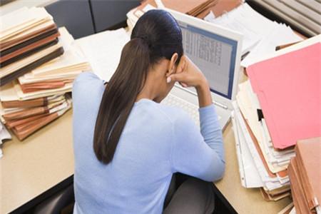 屁股底下小疙瘩是怎么回事