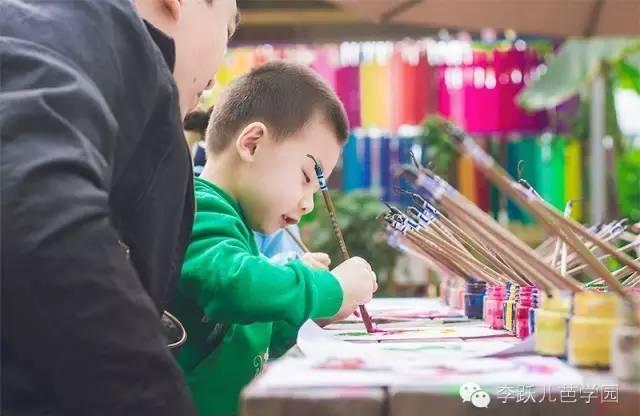遇到孩子要你帮他画画时，我们可以这样做......