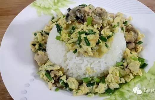 牡蛎鸡蛋拌米饭