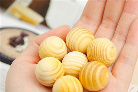 樟脑丸对人有害吗