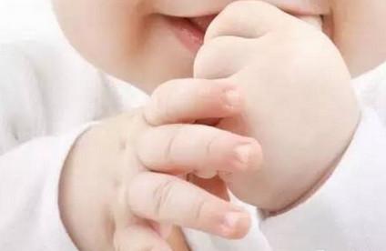 什么是口腔敏感期？孩子“吃手”应不应该纠正？