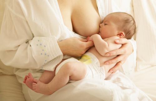 奶粉宝宝比母乳宝宝睡的好，值得庆幸吗？