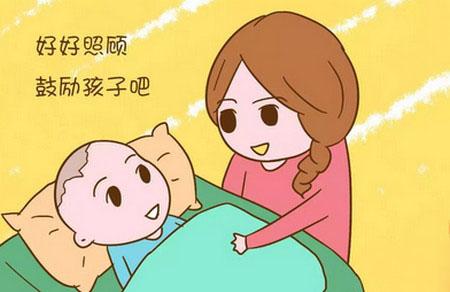 这习俗太恐怖了，宝宝出生后竟然要用火来烧头！