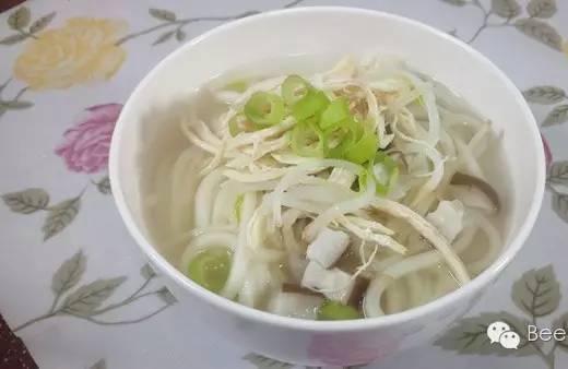 香菇鸡丝面-增加食欲，强筋骨、改善宝宝记忆