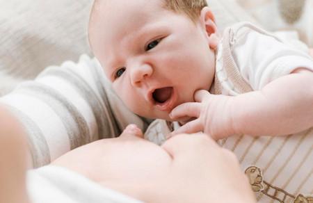 吐槽：谁来解决哺乳当众宽衣的尴尬？