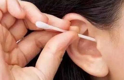 警告还在用棉棒掏耳朵的朋友们！