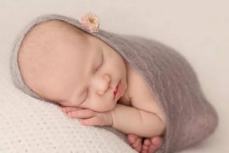 室内新生儿摄影6大姿势