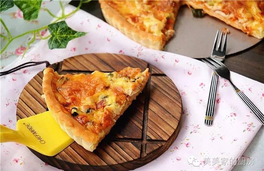 用色彩装扮夏日的餐桌——蔬菜鸡丁披萨