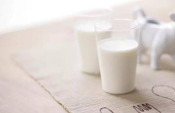 把过期牛奶扔掉，你可千万别后悔