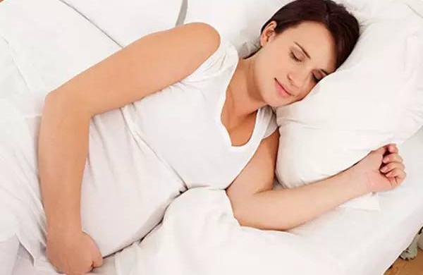 孕中晚期为什么要选择左侧卧位睡觉呢？