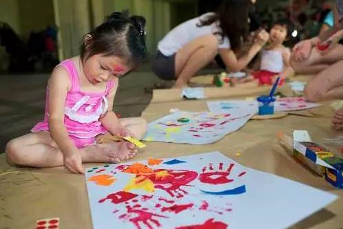 女童经常玩水彩笔，竟得了白癜风！家长们还敢大意吗！？