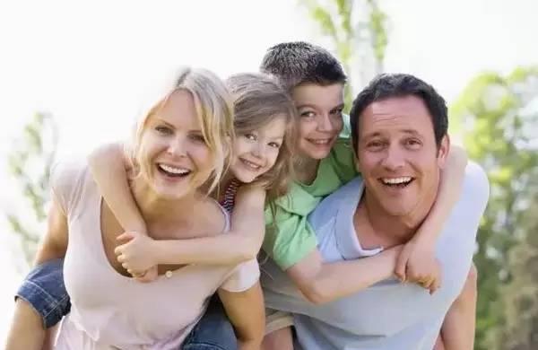 傅园慧爆红背后的家庭哲学：父母教我开心最重要！