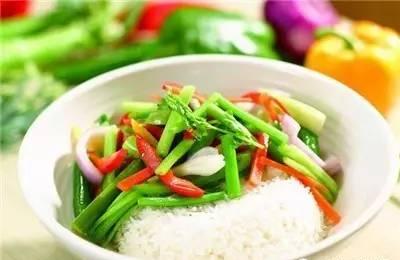 给宝宝做饭时要小心，这些炒菜习惯不能有！
