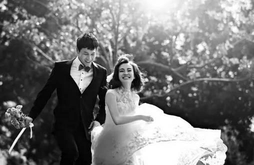现在拍个婚纱照是有多不容易！