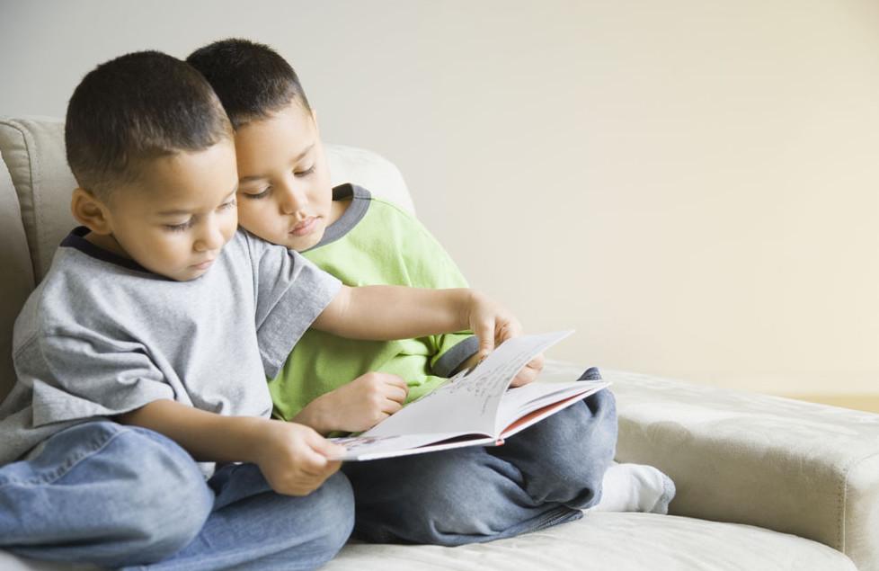 陪不同年龄孩子的读书方法有不同！你用对了吗？
