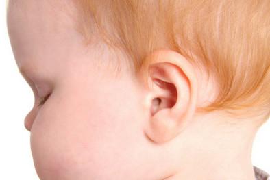 宝宝突然耳朵发臭，原因是妈妈的一个动作