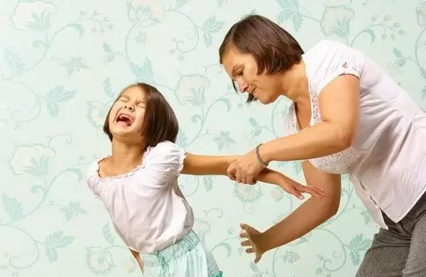妈妈一巴掌,女儿没了!宝宝的这些部位千万不要打!