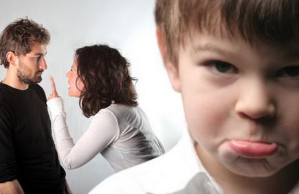 孩子看到父母吵架危害大，请牢记这些化解方法！