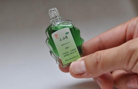 风油精治鸡眼