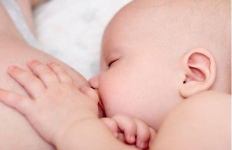 宝宝喝母乳后反复高烧，竟然是因为麻麻 ……