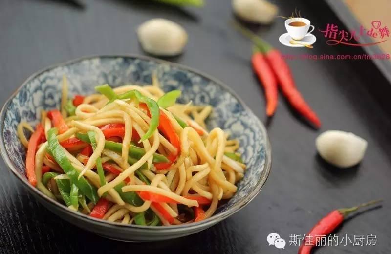 口感丝毫不输于荤菜的”双椒茭白丝“